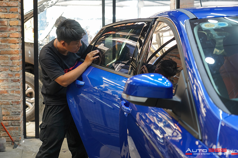 FORD FOCUS DÁN PHIM CÁCH NHIỆT 3M